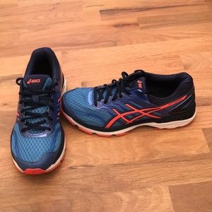 Nearly New ASICS GT-2000 women’s size 10